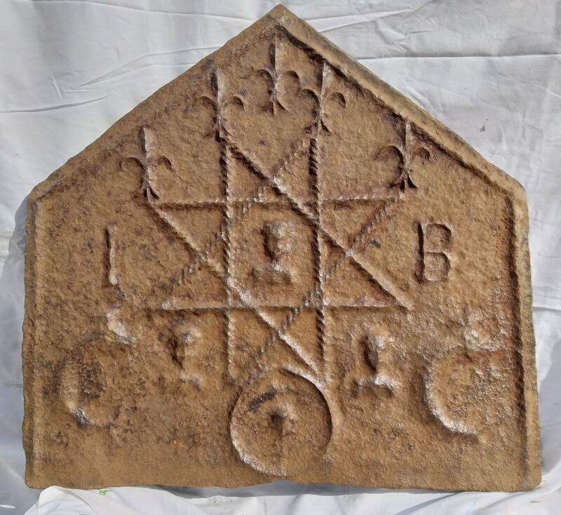 Fireback in Cast-iron Gothic Coat of Arms