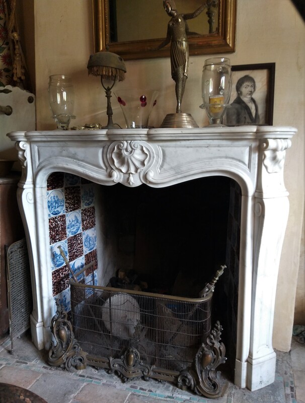 Louis XV Fireplace, made out of Carrara Statué marble