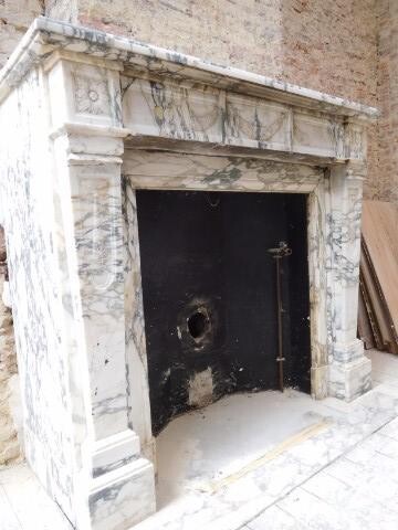 Oude marmeren schouw